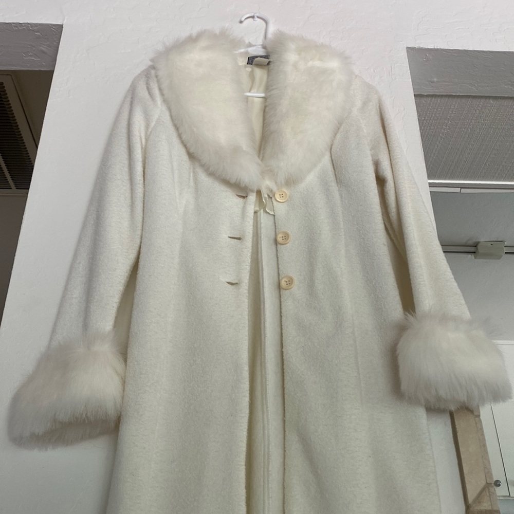 PURE WHITE COAT